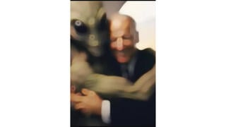 Verificación de Datos: No, Foto de Joe Biden con un Extraterrestre NO es Real