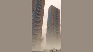Verificación de Datos: Video FALSO Muestra Dos Torres Chocando Durante los Terremotos de Venezuela -- Es una Simulación de IA