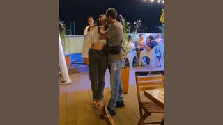 Verificación de Datos: Video FALSO de Hombre que Descubre a su Esposa "En el Acto" Besando a Otro -- Es una Escena Actuada