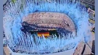 Verificación de Datos: Video Alterado Muestra El Humo Azul en los Fuegos Artificiales de la Clausura del Mundial -- Las Imágenes Originales Muestran Humo Blanco