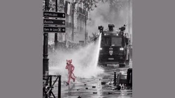 Verificación de Datos: Imágenes Falsas de la Pantera Rosa Protestando en Francia Son Generadas con IA -- Fotos Originales Son de Otros Países y Años